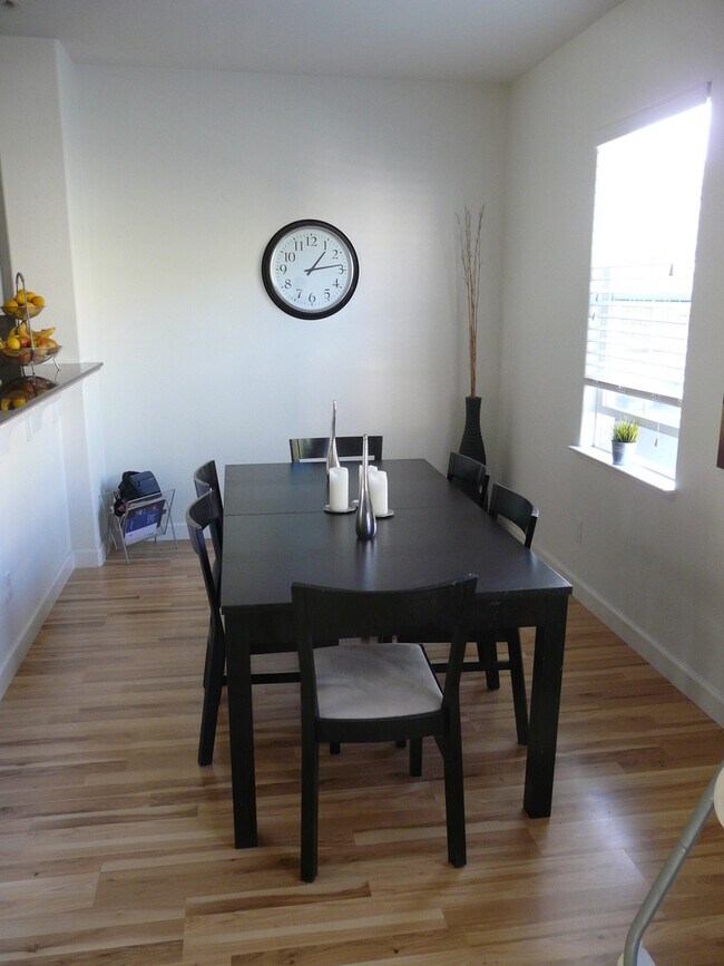 Foto del edificio - Gorgeous 3 bedroom 2.5 Bath with Bonus Room in Communication Hill