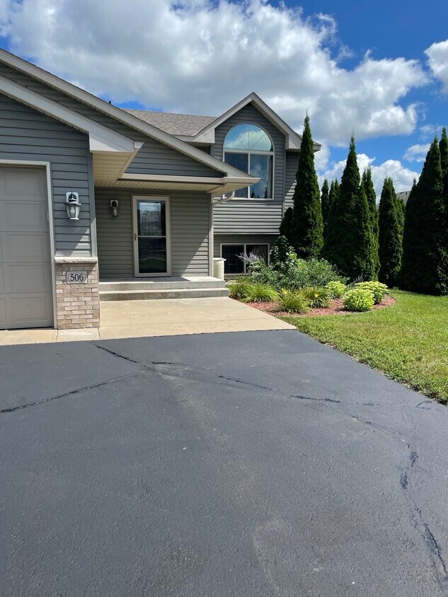 Foto principal - 506 Ellie Ct
