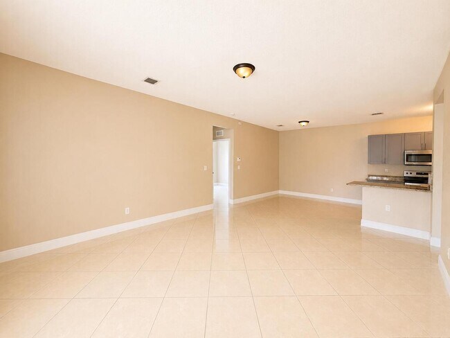 Foto del edificio - 3549 Forest Hill Blvd