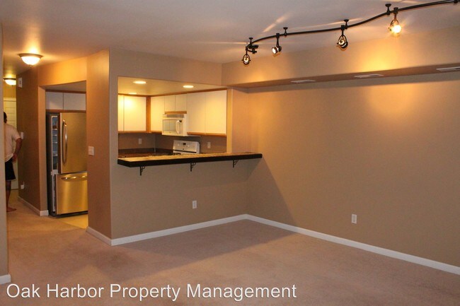 Building Photo - 2 br, 1.5 bath House - 915 SW Kimball Dr A2