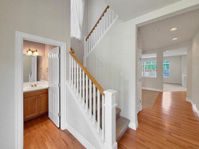 Building Photo - Charming Bothell 4BR Home w/ Bonus, Porch Swing & Private Backyard Awning