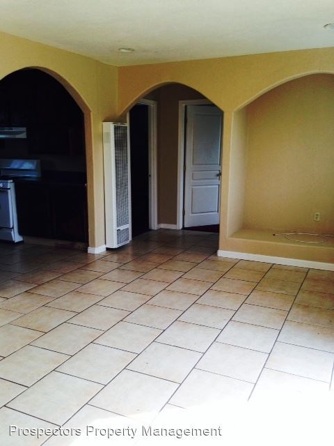 Building Photo - 2 br, 1 bath Apartment - 15300 Murphy Ave