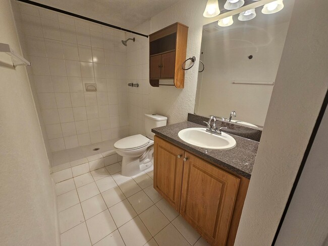 Building Photo - 120 Sparrow Dr