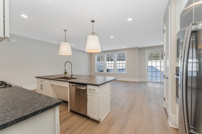 Foto del edificio - 175 Jasmine Dr