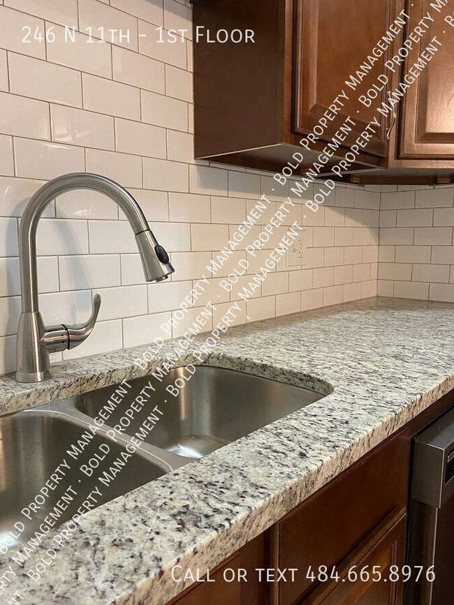 Foto del edificio - 246 N 11th St