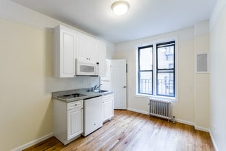 Building Photo - 305 W 45th St