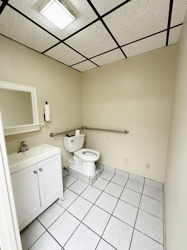 Building Photo - 212 Exchange Pl