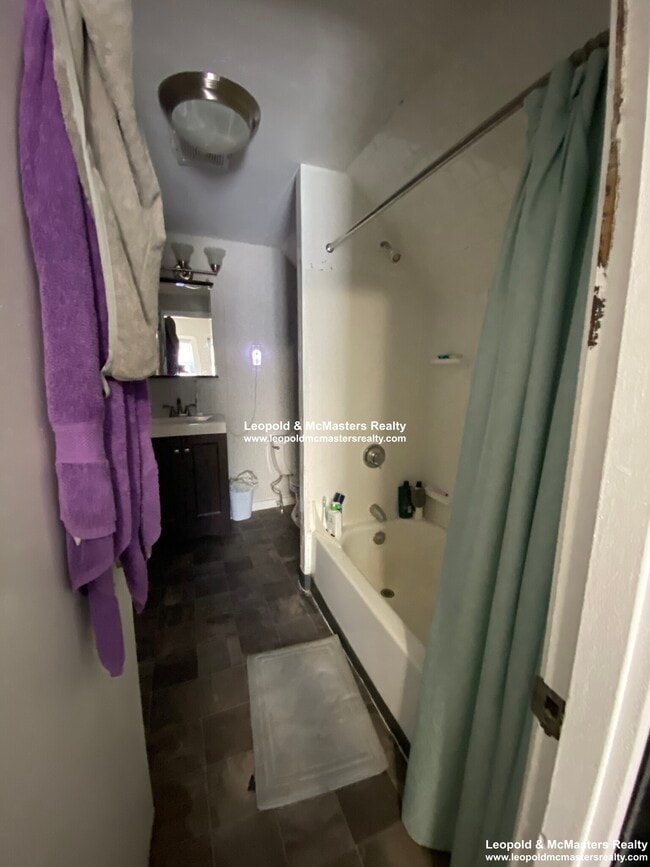 Building Photo - 56 Winship St