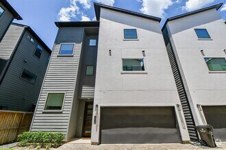 Building Photo - 2404 Hadley St