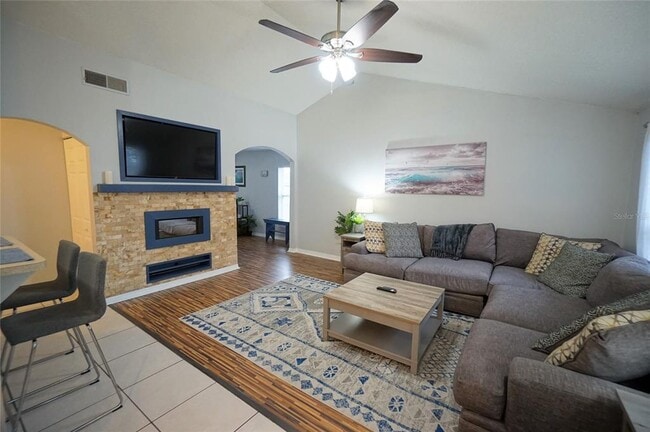 Building Photo - 2807 Northcote Dr
