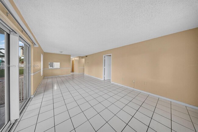 Foto del edificio - 505 NW 177th St
