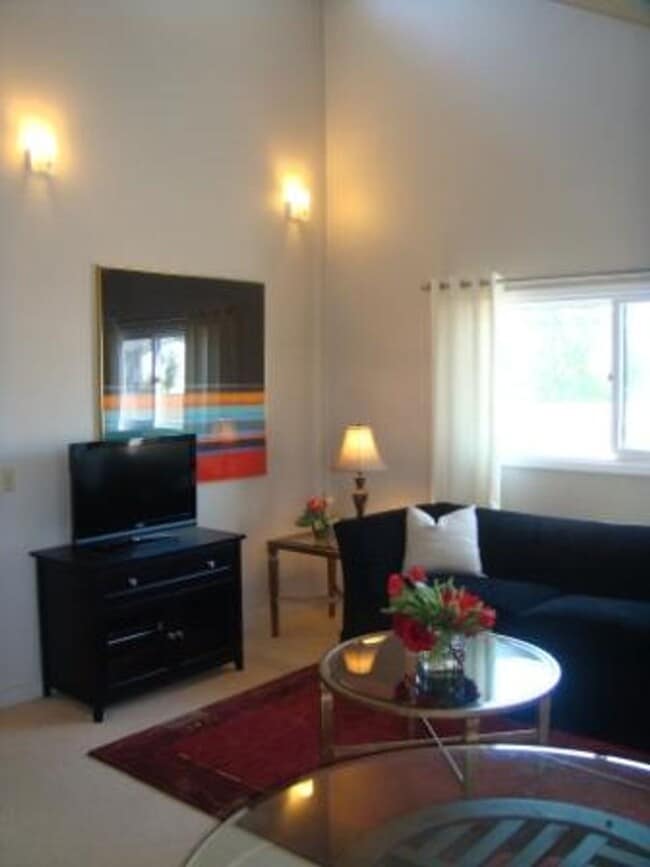 Interior Photo - 1101 B St