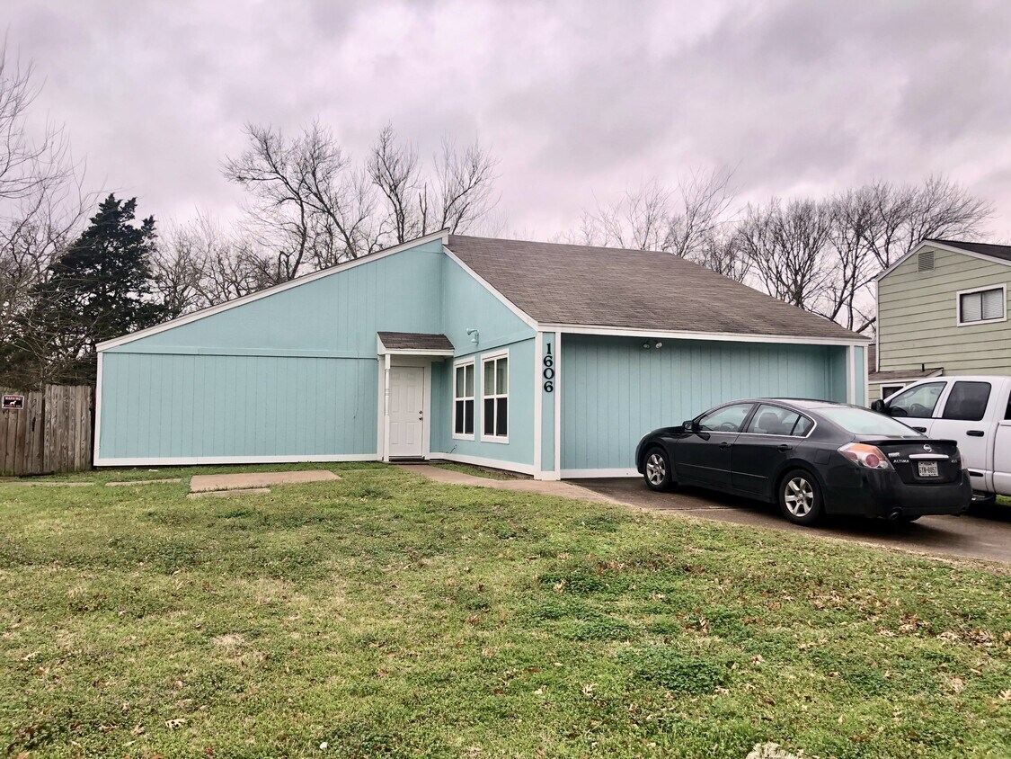 Primary Photo - 1606 Lemon Tree Ln