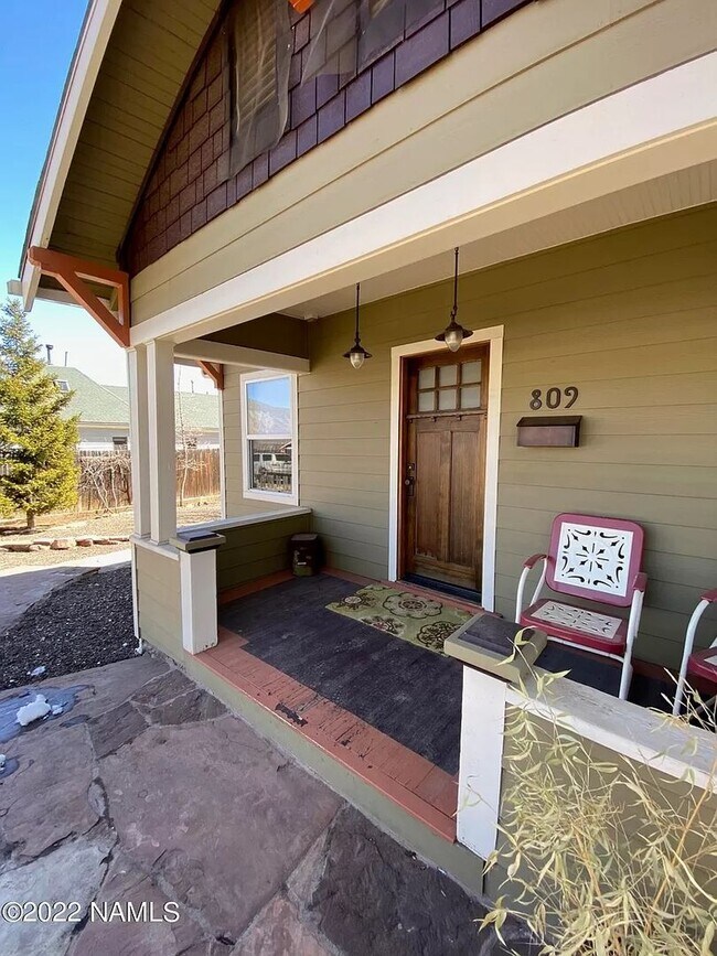 Building Photo - Perfect location, Beautiful property! So u...
