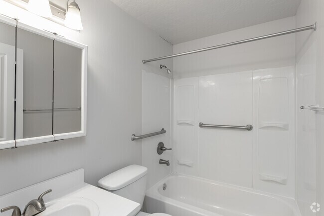 2BR, 1BA - 780SF - Serrano Apartments