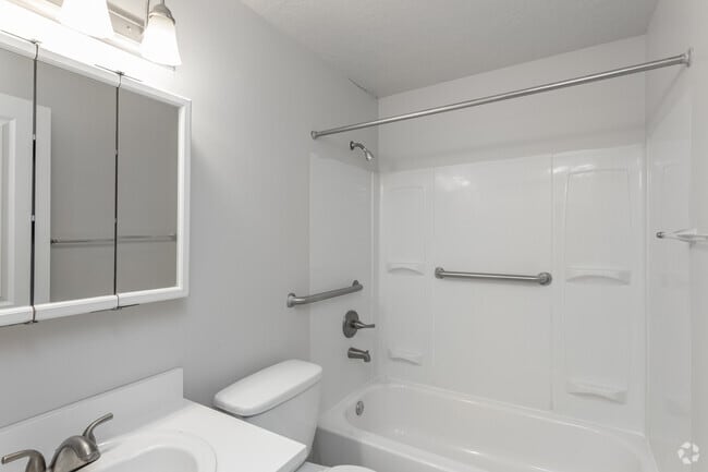 2BR, 1BA - 780SF - Serrano Apartments