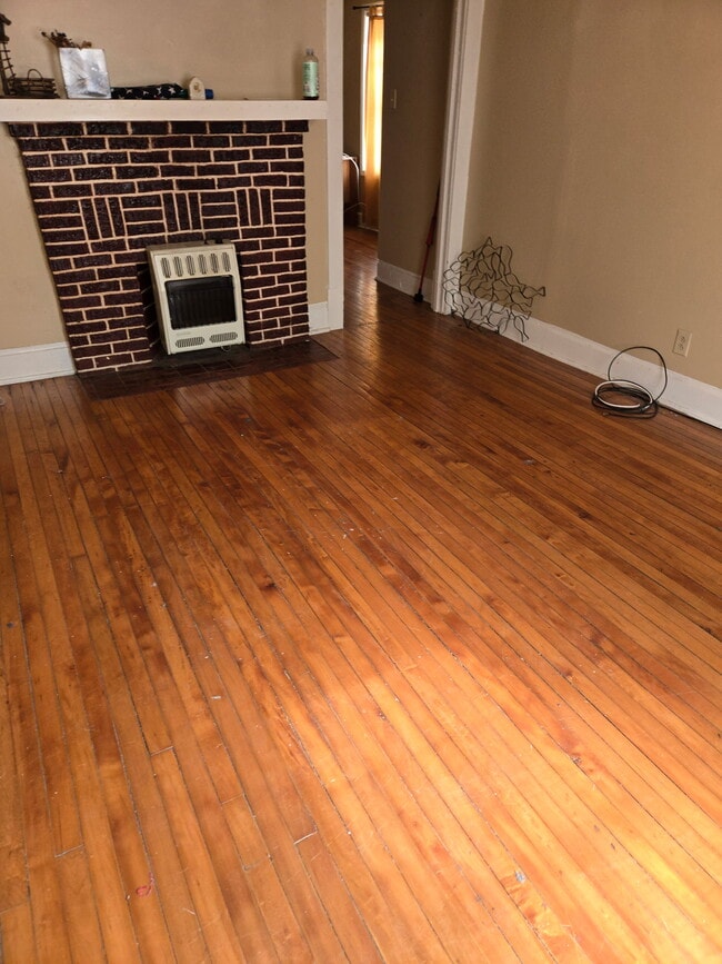 Living Room - 615 1/2 Maryland Ave