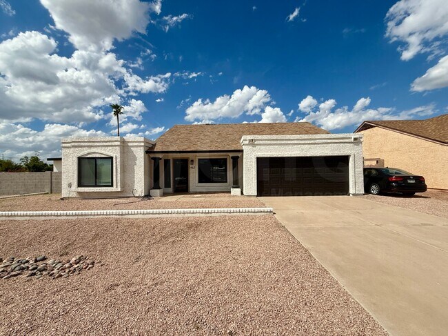 Building Photo - 1462 E Dava Dr
