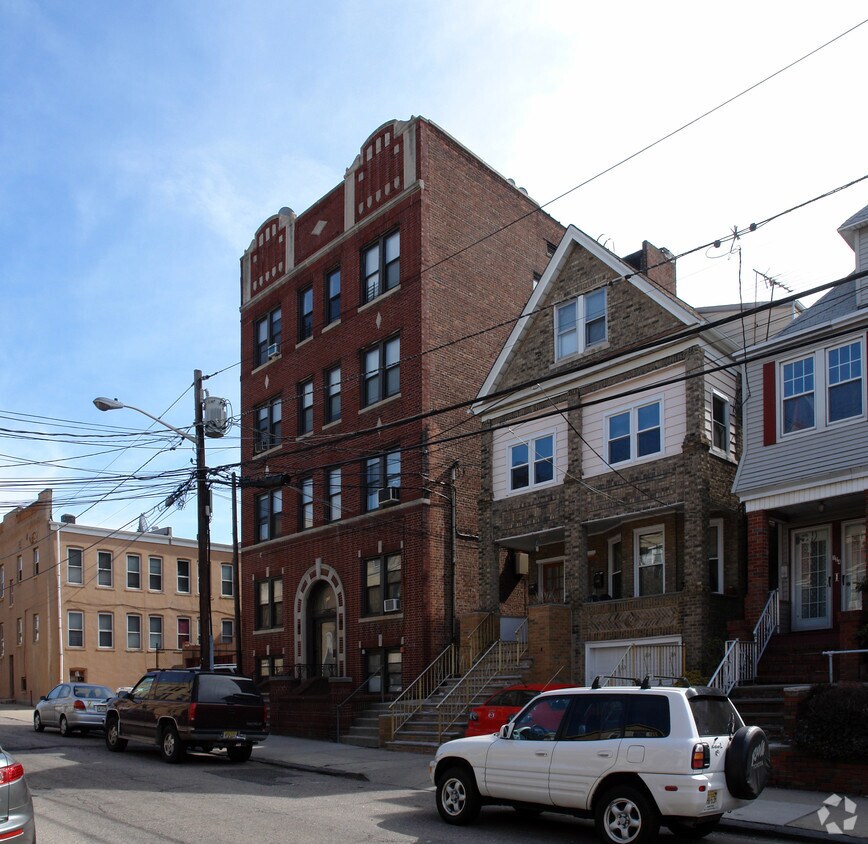 Building Photo - 120 W 28th St