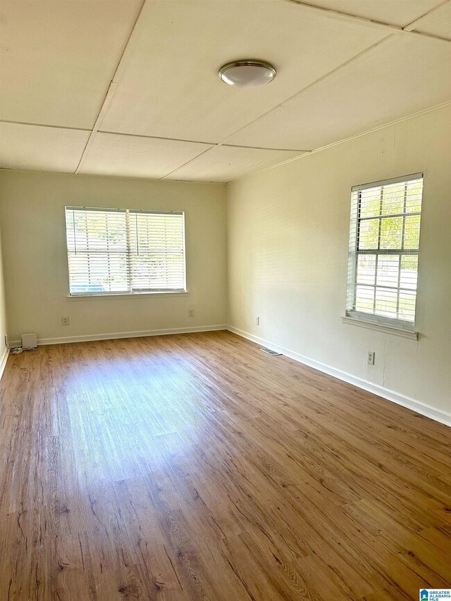 Building Photo - 405 13th Ave NW