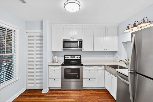 Foto del edificio - 4617 Fawnbrook Cir