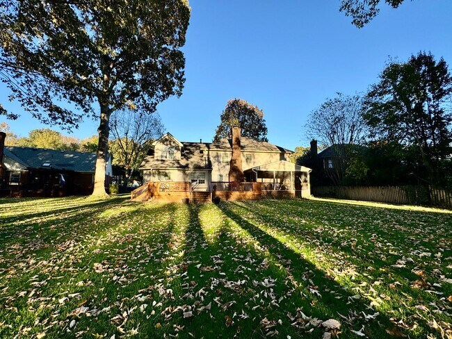 Foto del edificio - Fabulous 4-Bedroom Home w/2-Car Attached Garage! Dog Friendly - Screened Porch!