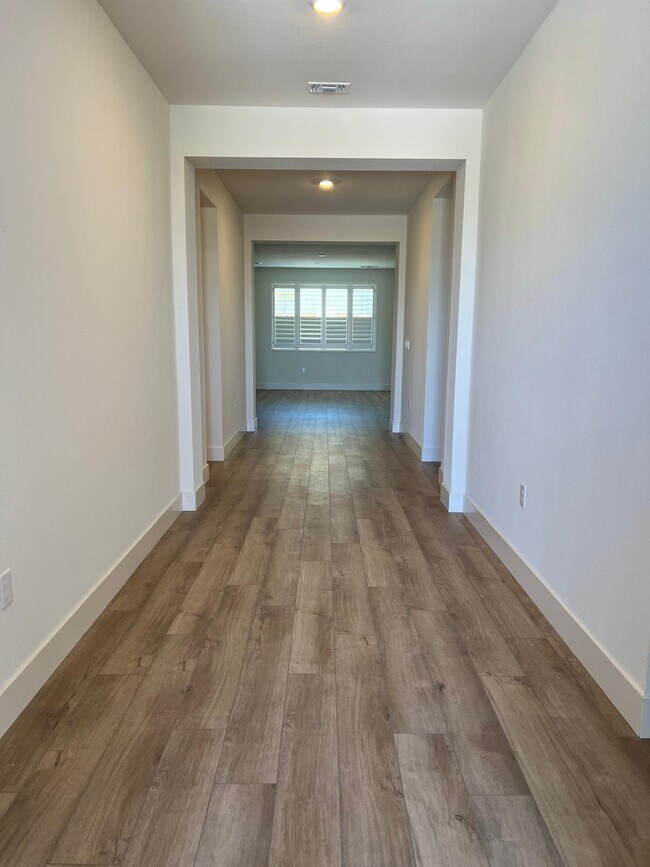 Foto del edificio - 5256 Ironwood Ave
