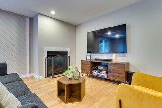 Building Photo - 9538 Fallen Rock Rd