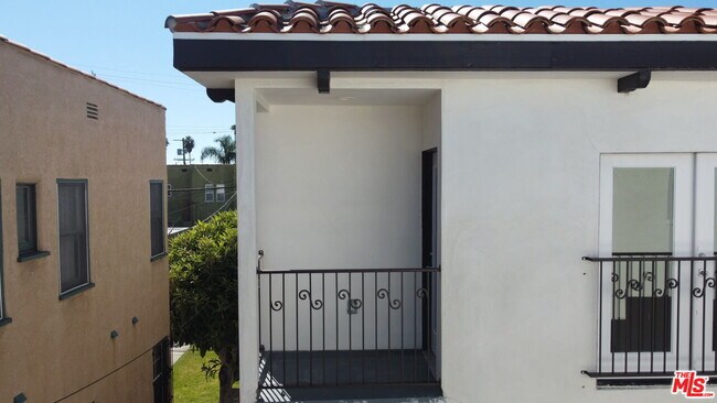 Foto del edificio - 3047 Wellington Rd