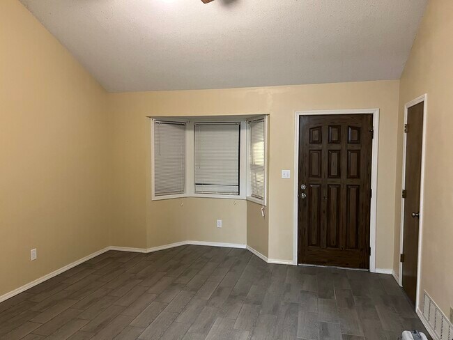 Foto del edificio - 1603 Brooken Hill Dr