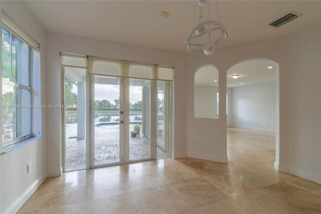 Foto del edificio - 8325 NW 115th Ct