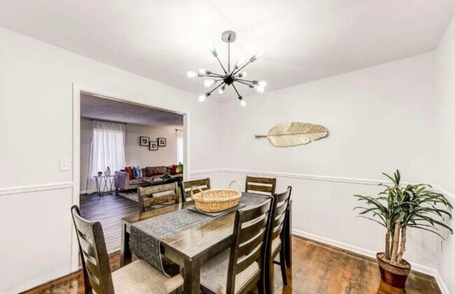 Foto del edificio - 4786 Devon Way
