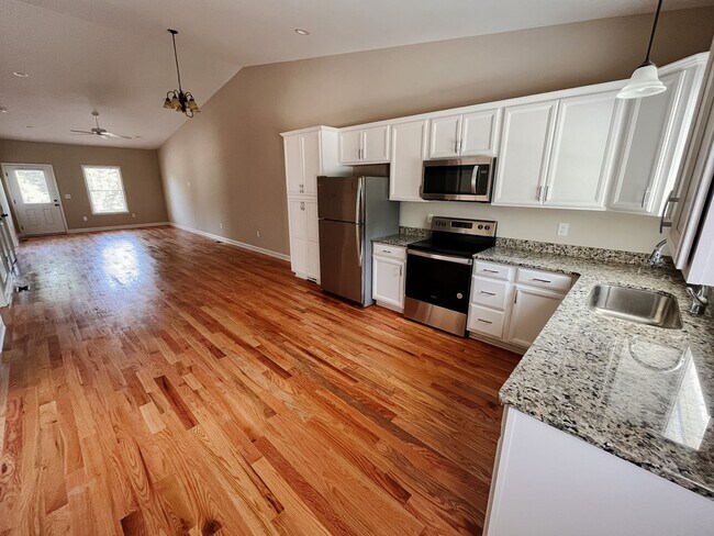 Foto del edificio - Brand New 3 Bed, 2 Bath One-Level Townhome