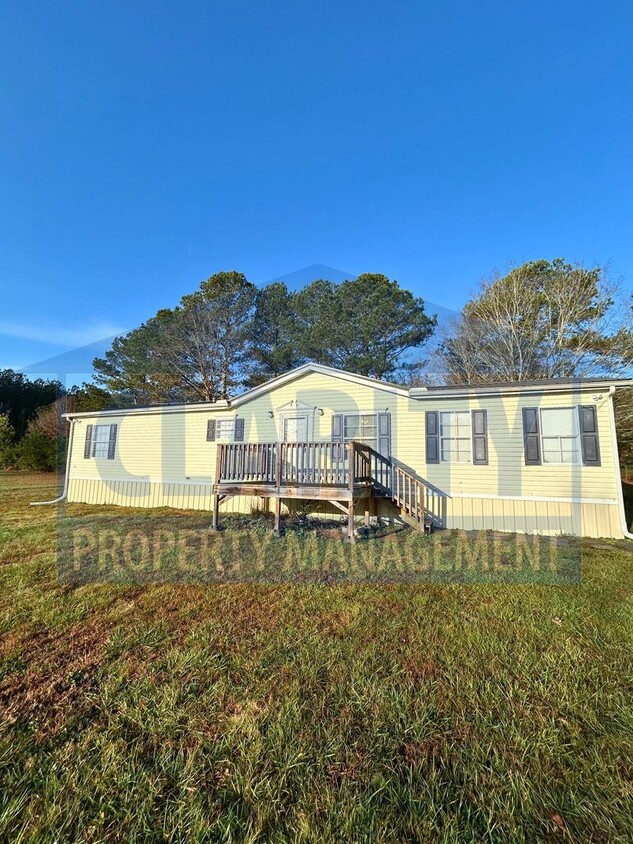 Primary Photo - Three bedroom, single level home in Old Fo...