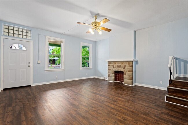 Foto del edificio - Beautiful Renovated 5 Bedroom House!