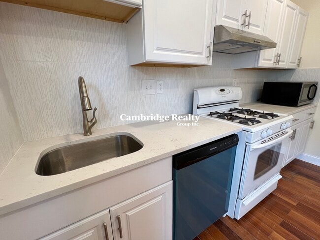 Building Photo - 24 Rossmore St