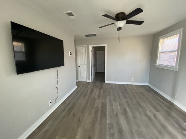 Building Photo - ON SPECIAL! 1/2 OFF APPLICATION FEE! Charm...