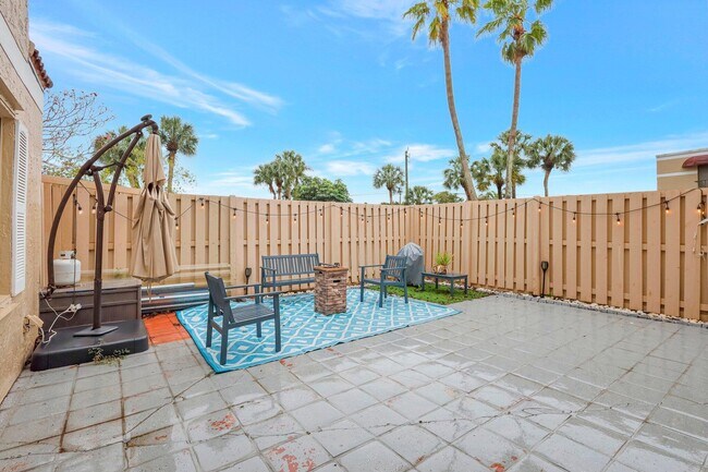 Building Photo - 4310 Village D Dr