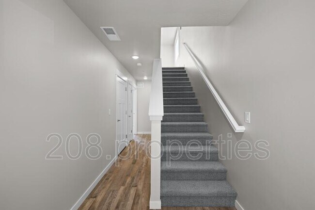 Building Photo - 443 2nd Ave N
