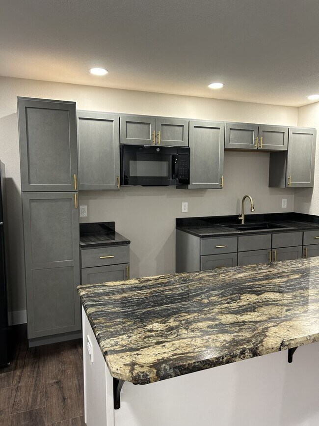 Foto del edificio - COMING SOON! Stunning 1BR/1BA House on Qui...