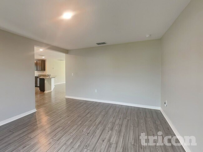 Foto del edificio - 6150 Dolostone Dr