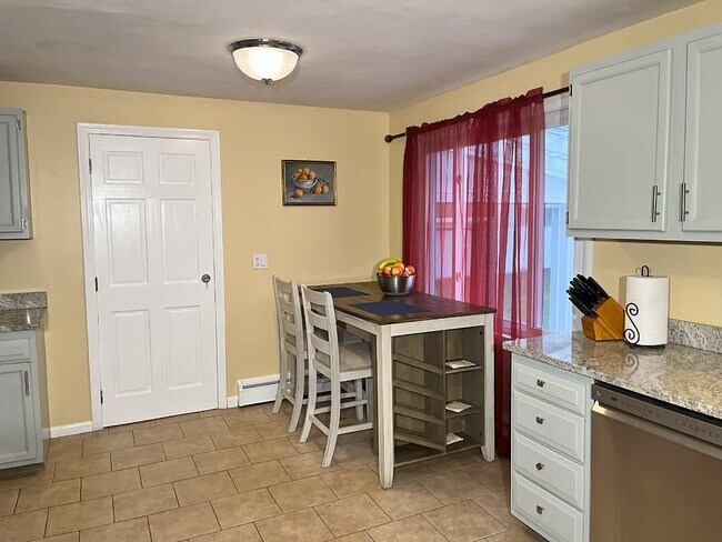 Kitchen - 15 Rosemary Ln