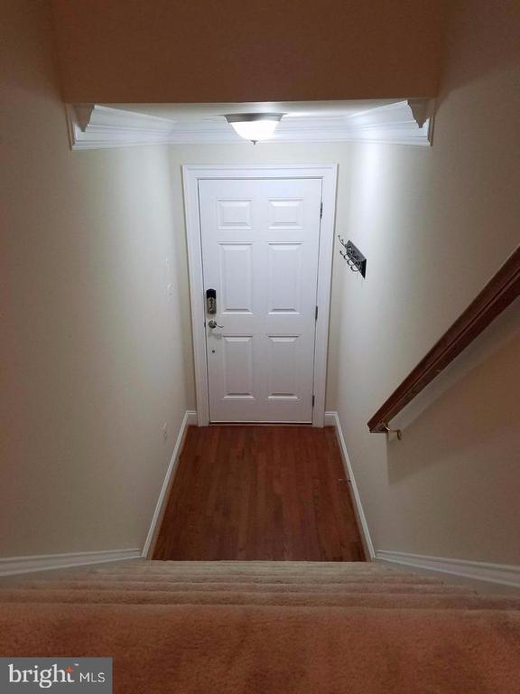 Building Photo - 5985 Meadow Brook Dr