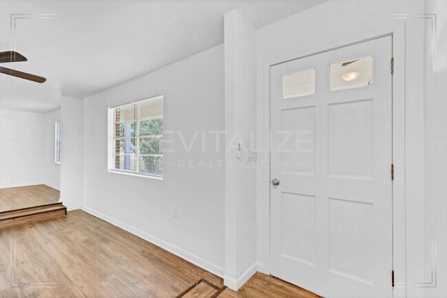 Foto del edificio - Fully Renovated 4 Bed / 2 Bath in Bay Mine...