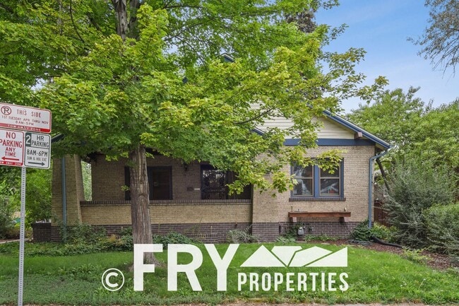 Building Photo - Classic Bungalow in Amazing Location