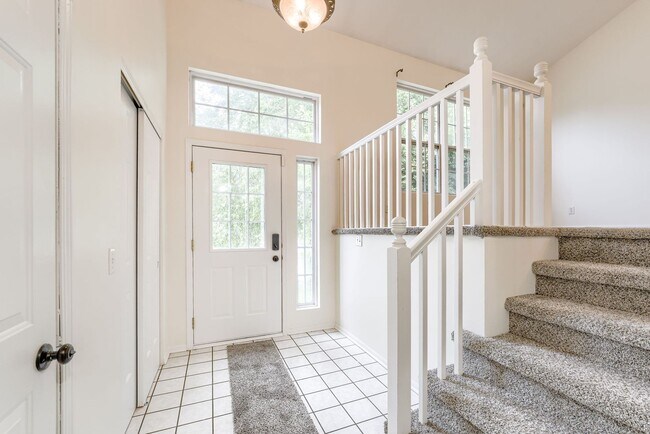 Building Photo - Well-Designed 3-Bedroom in Prime West Omah...