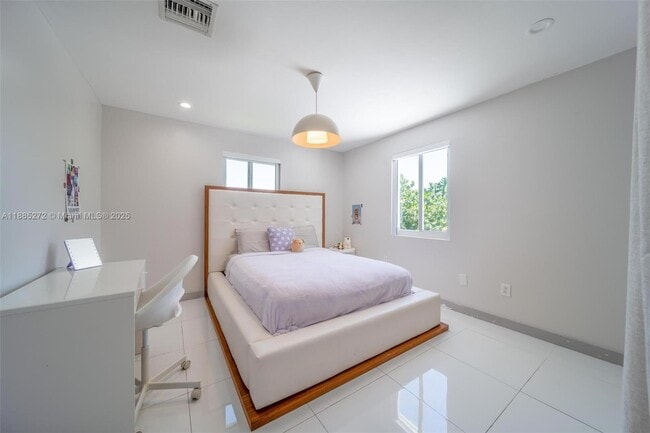 Foto del edificio - 2615 NE 213th St
