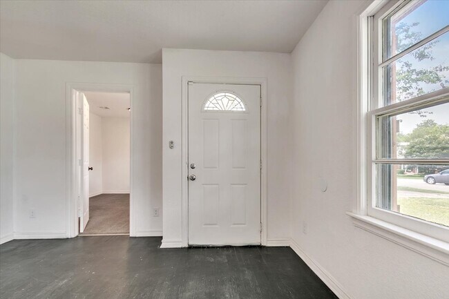 Foto del edificio - 2116 Andover Ct