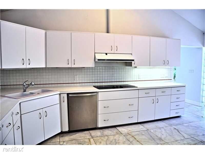 Primary Photo - 3690 Poinciana Ave