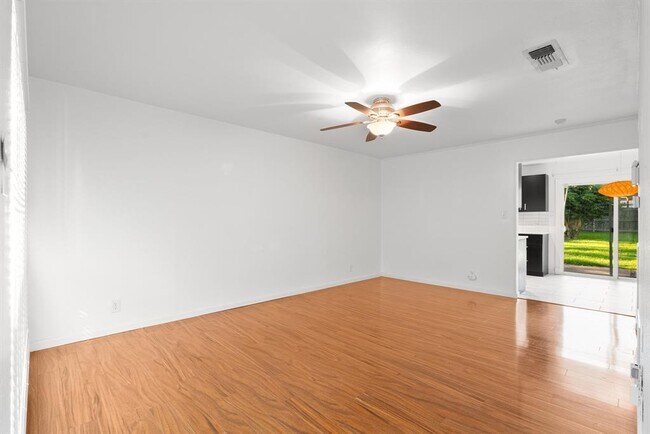 Foto del edificio - 508 Harway Ct